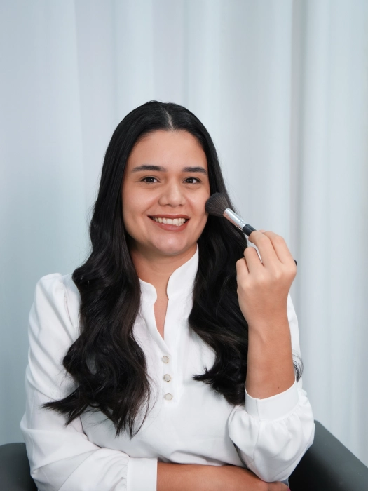 Verônica — Maquiadora do Mariée Salon Beauty